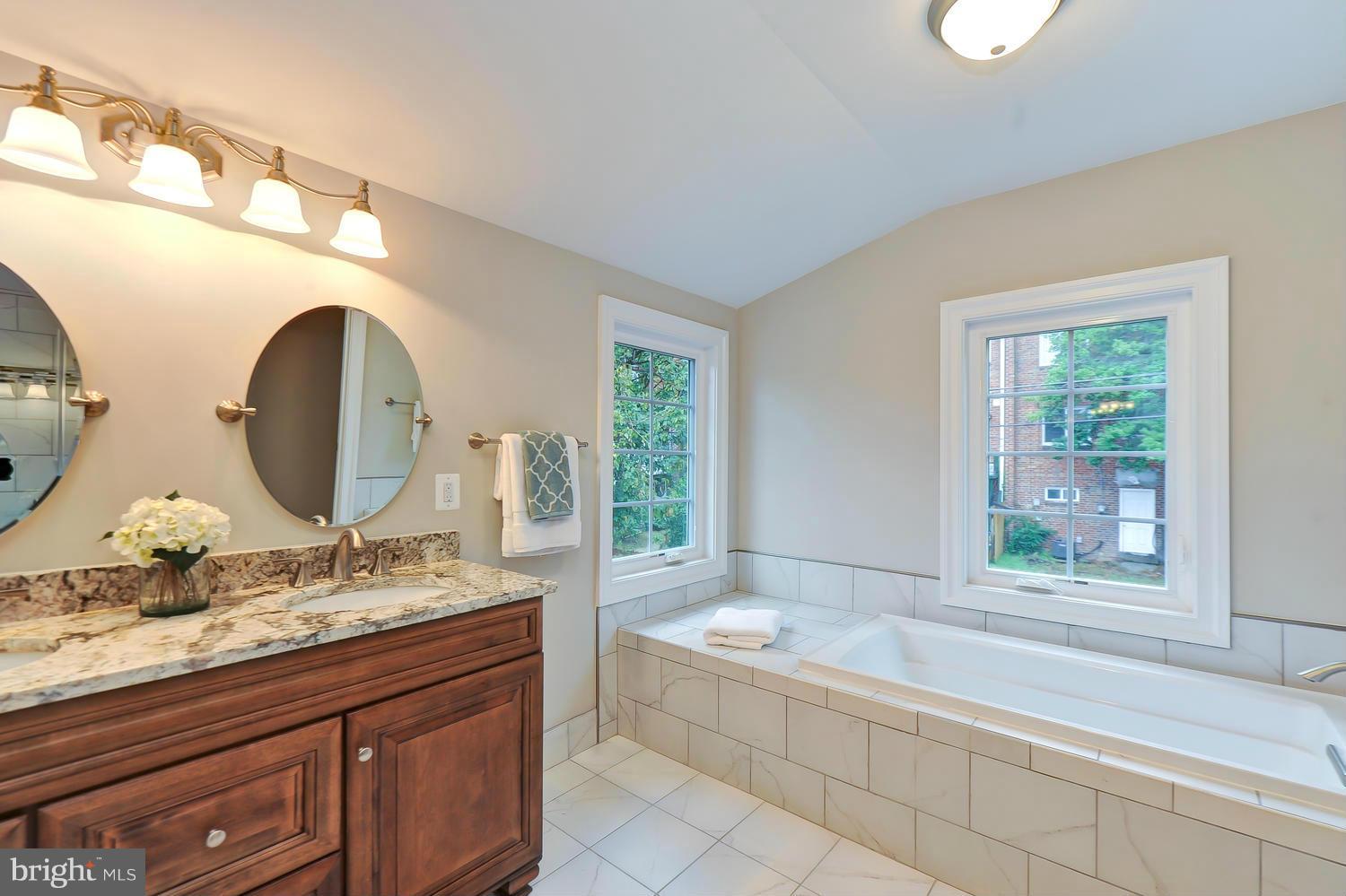 116 West Glebe Road Alexandria, VA 22305 - Photo 18 of 20 Bath (Master)