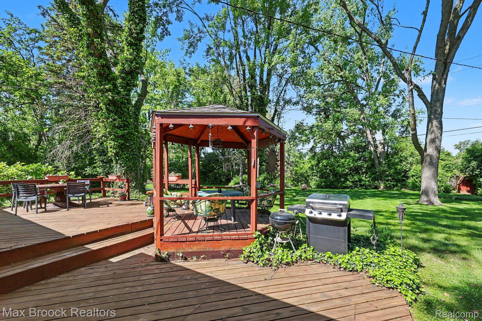 30615 Longcrest Street Southfield, MI 48076 - Photo 25 of 32 Rear Gazebo