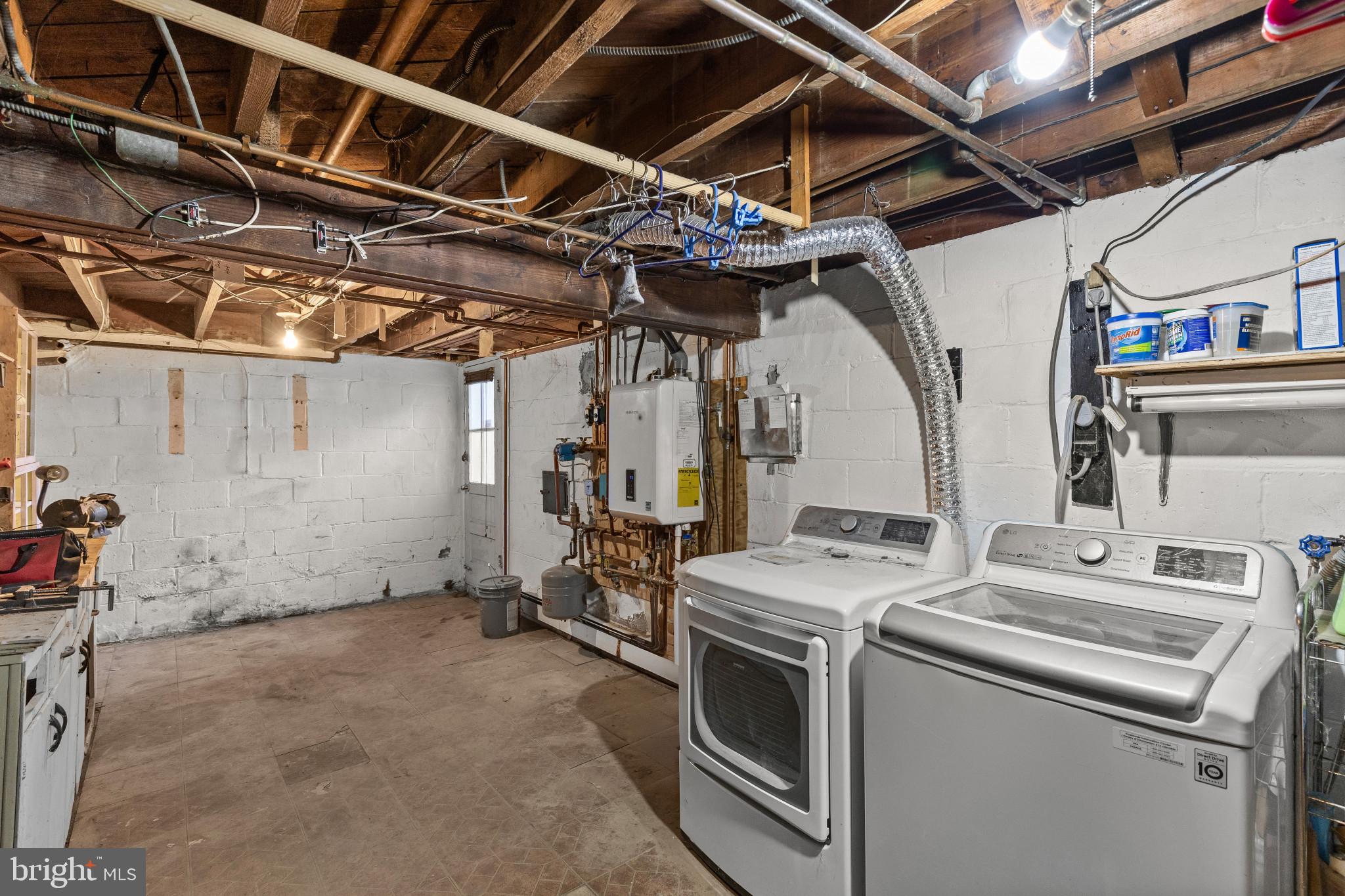 574 Edmondson Avenue Baltimore, MD 21228 - Photo 27 of 30 Laundry
