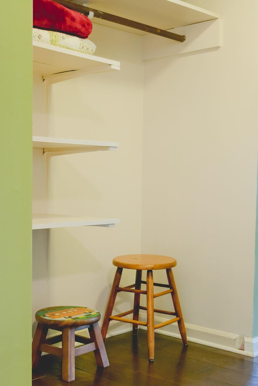 4000 Anderson Road, Unit 43 Nashville, TN 37217 - Photo 5 of 21 a small room with a table and a chair