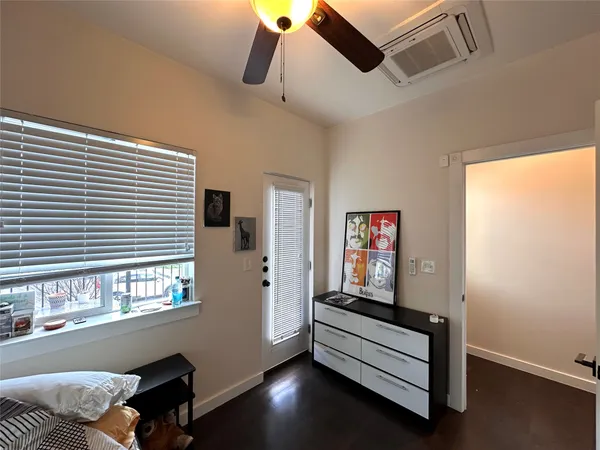 a view of livingroom with furniture