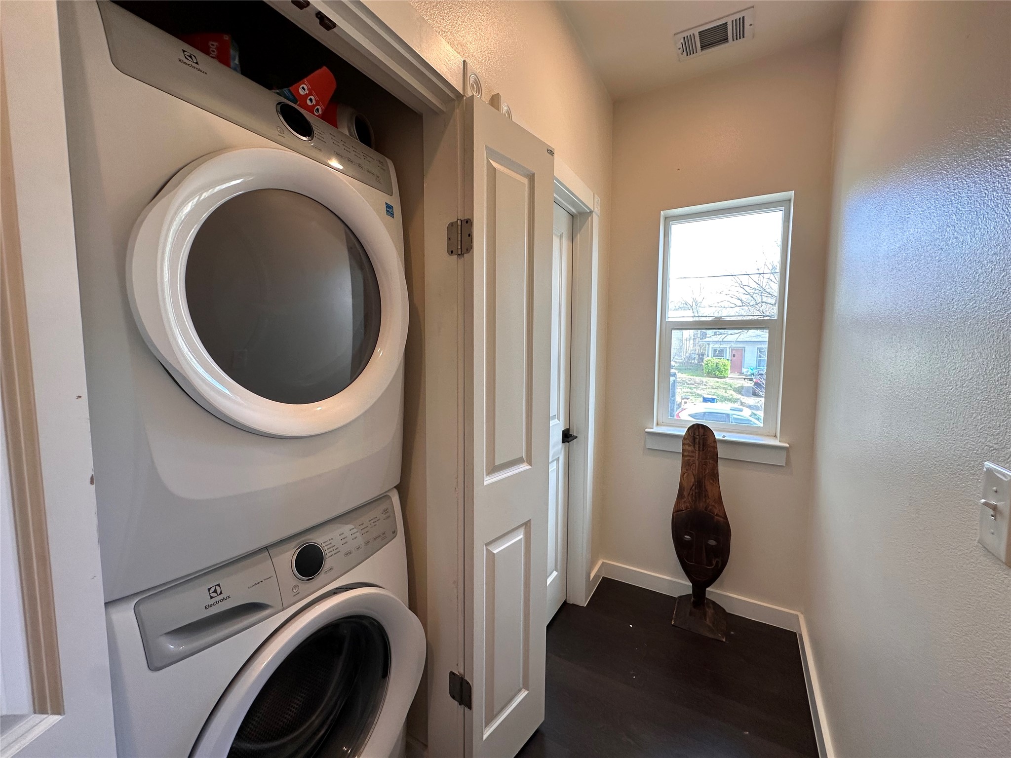 5004 Rowena Avenue, Unit A Austin, TX 78751 - Photo 22 of 24 a view of a bedroom with washer and dryer