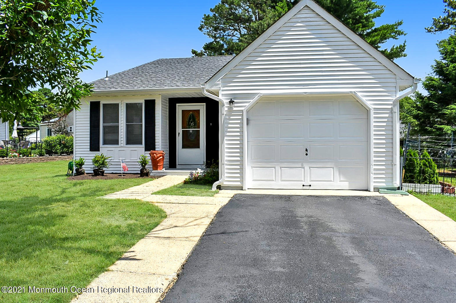 19 Stonybrook Road, Unit 60 Whiting, NJ 08759 - Photo 2 of 33 DSC_0699_1