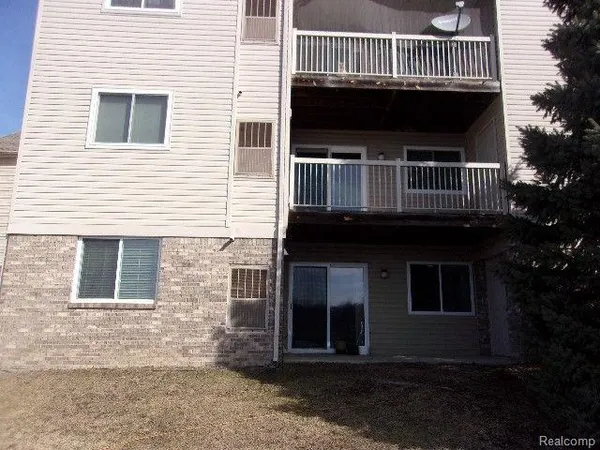 $1,250 | 866 Amanda Lane, Pontiac, MI 48340