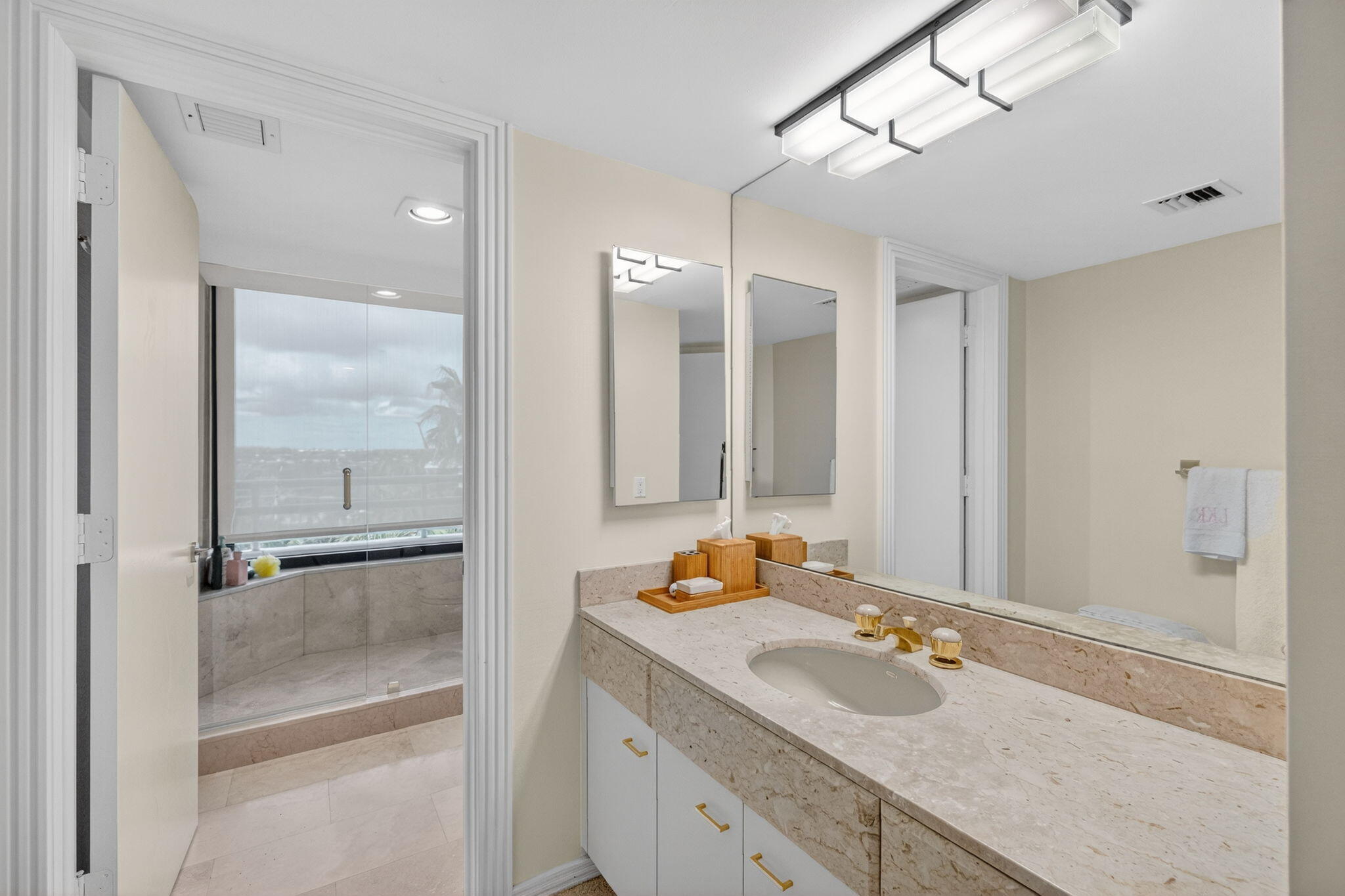 1500 South Ocean Boulevard, Unit 606 Boca Raton, FL 33432 - Photo 28 of 77 Guest Suite 1 Bath