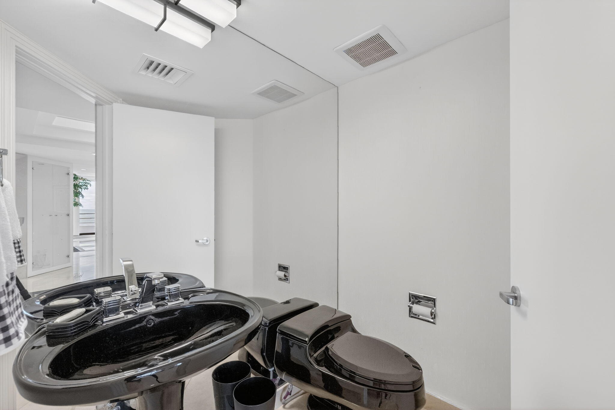 1500 South Ocean Boulevard, Unit 606 Boca Raton, FL 33432 - Photo 35 of 77 a room with furniture and gym equipment