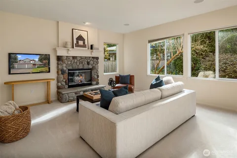 $3,100,000 | 10647 Woodhaven Lane, Bellevue, WA 98004