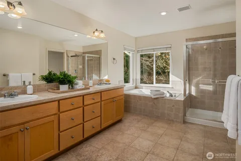 $3,100,000 | 10647 Woodhaven Lane, Bellevue, WA 98004