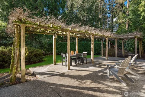 $3,100,000 | 10647 Woodhaven Lane, Bellevue, WA 98004