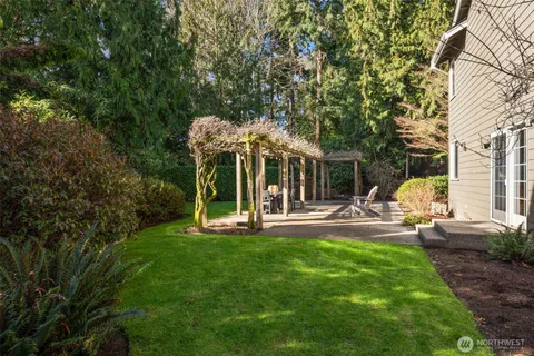 $3,100,000 | 10647 Woodhaven Lane, Bellevue, WA 98004