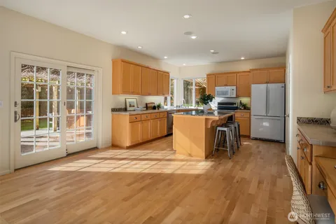 $3,100,000 | 10647 Woodhaven Lane, Bellevue, WA 98004