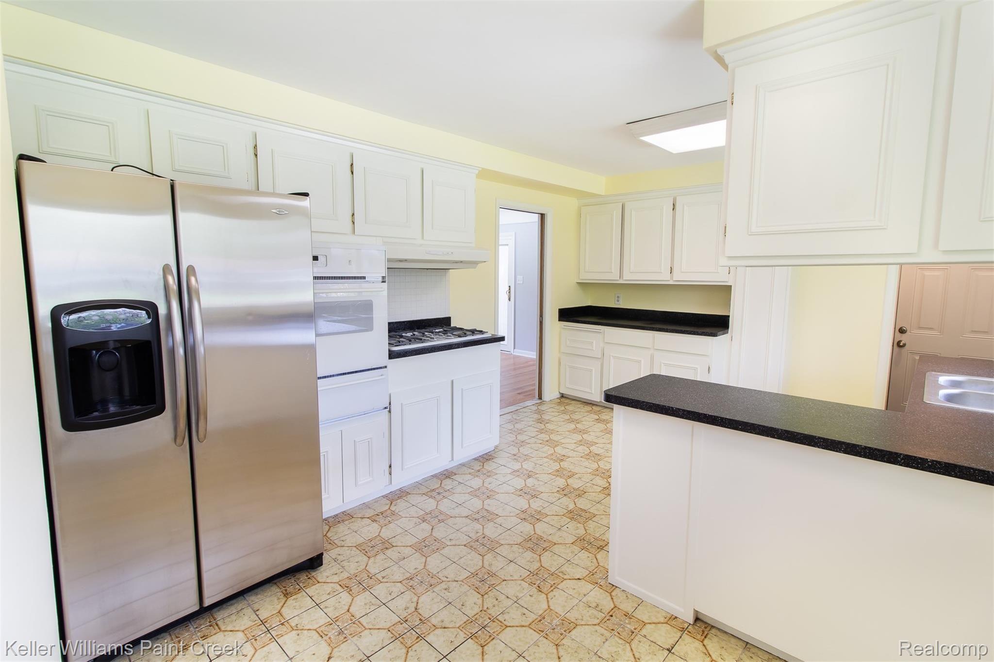 28400 Westerleigh Road Farmington, MI 48334 - Photo 4 of 37 WesterleighRd_28400_Kitchen_02.jpg