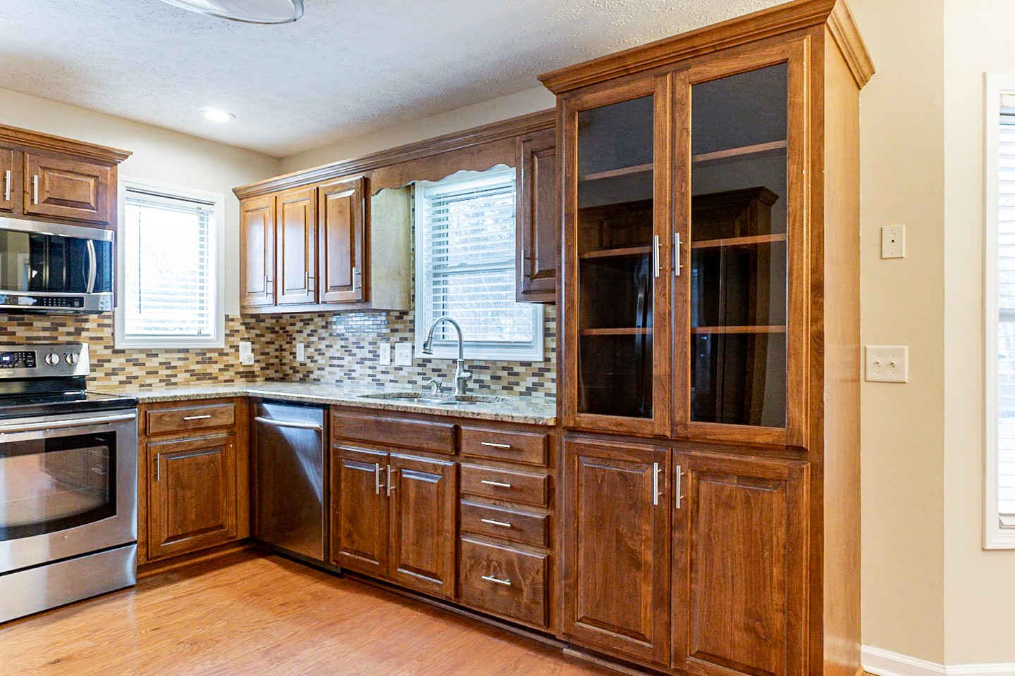 105 High Ridge Court Goodlettsville, TN 37072 - Photo 8 of 31 a kitchen with stainless steel appliances granite countertop a stove and a sink
