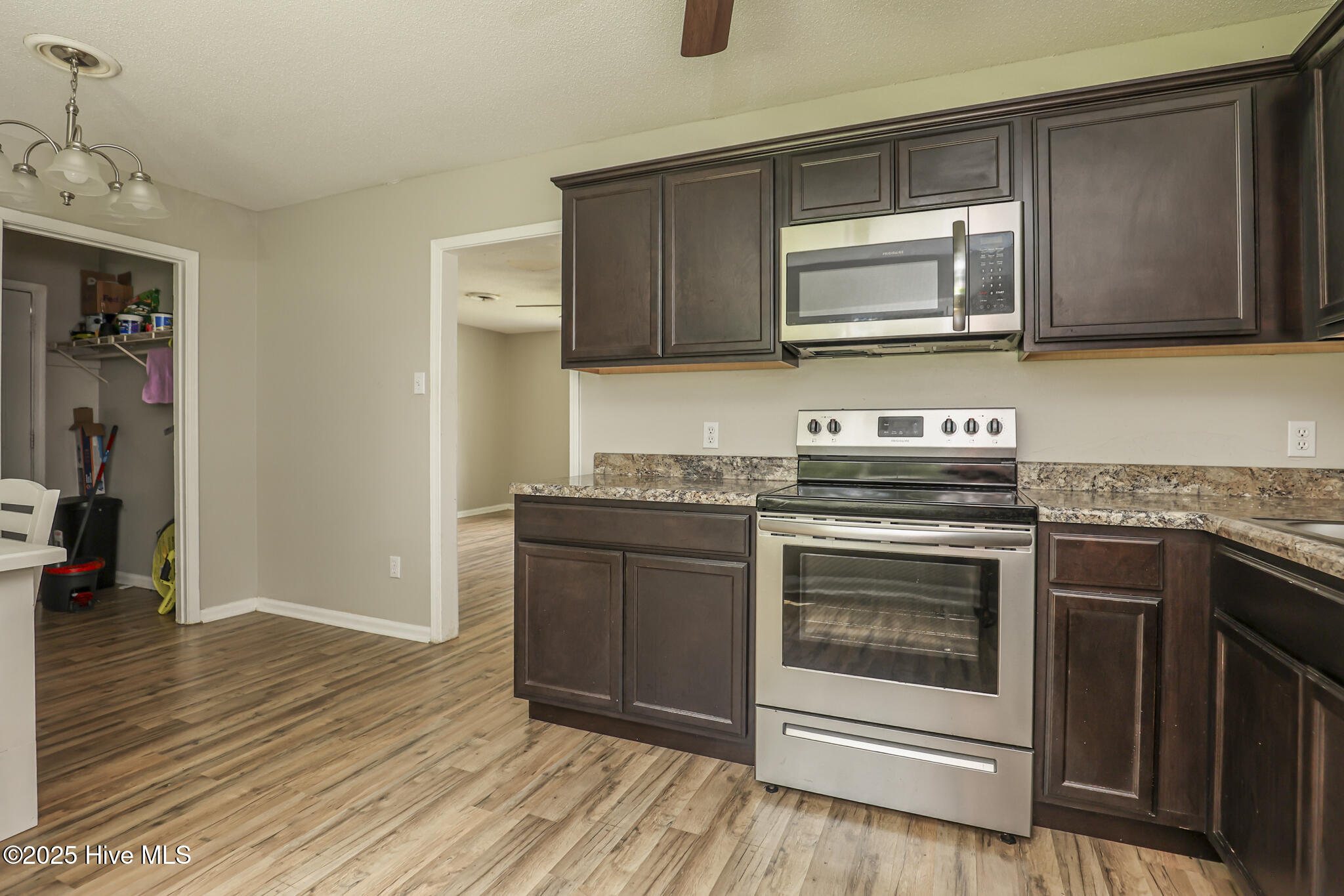 408 Sterling Road Jacksonville, NC 28546 - Photo 6 of 25 408 Sterling-17
