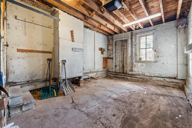 $250,000 | N68-w33460 N68-w33460 County Road, Oconomowoc, WI 53066