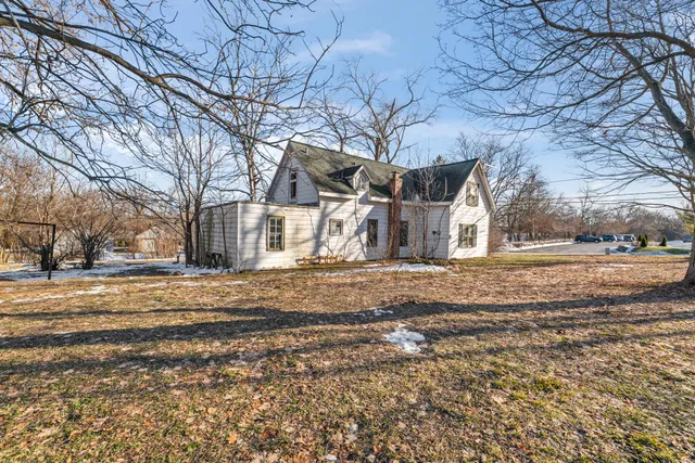 $250,000 | N68-w33460 N68-w33460 County Road, Oconomowoc, WI 53066