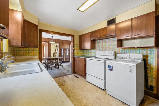 $250,000 | N68-w33460 N68-w33460 County Road, Oconomowoc, WI 53066