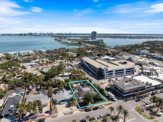 $2,150,000 | 106 North Boulevard Of The Presidents, Sarasota, FL 34236