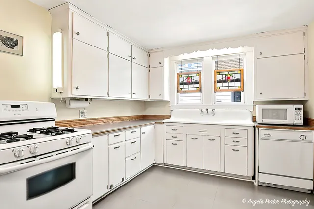 $250,000 | 331 Chestnut Street, Woodstock, IL 60098