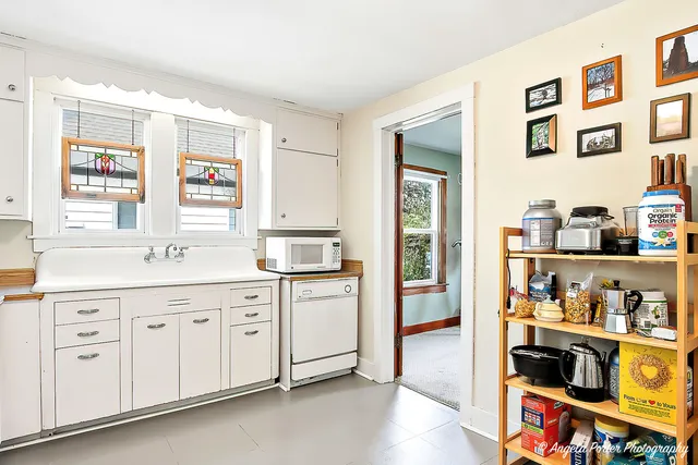 $250,000 | 331 Chestnut Street, Woodstock, IL 60098