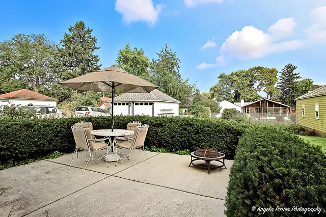 $250,000 | 331 Chestnut Street, Woodstock, IL 60098