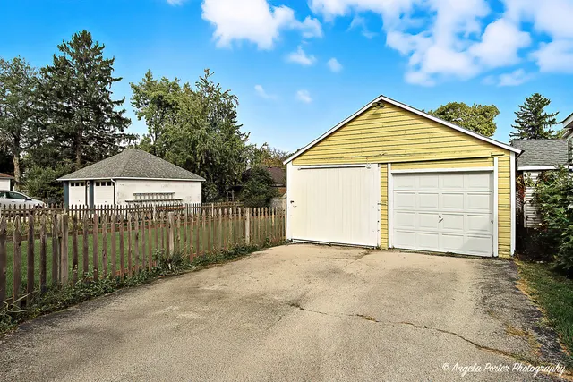 $250,000 | 331 Chestnut Street, Woodstock, IL 60098