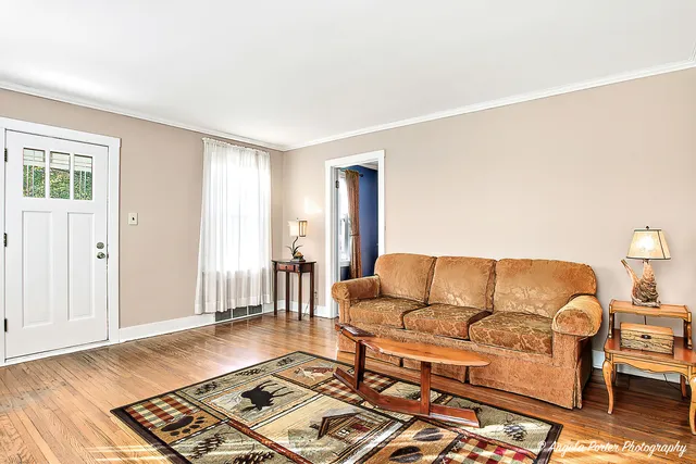 $250,000 | 331 Chestnut Street, Woodstock, IL 60098