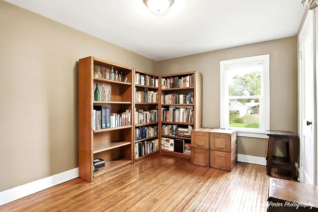 $250,000 | 331 Chestnut Street, Woodstock, IL 60098