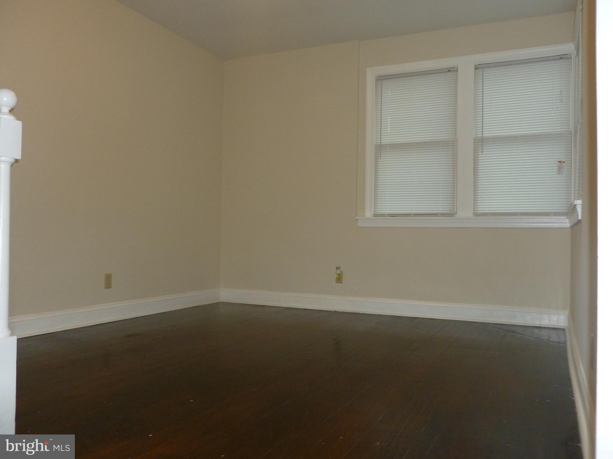 2710 Woodview Road Baltimore, MD 21225 - Photo 14 of 30 Living Room