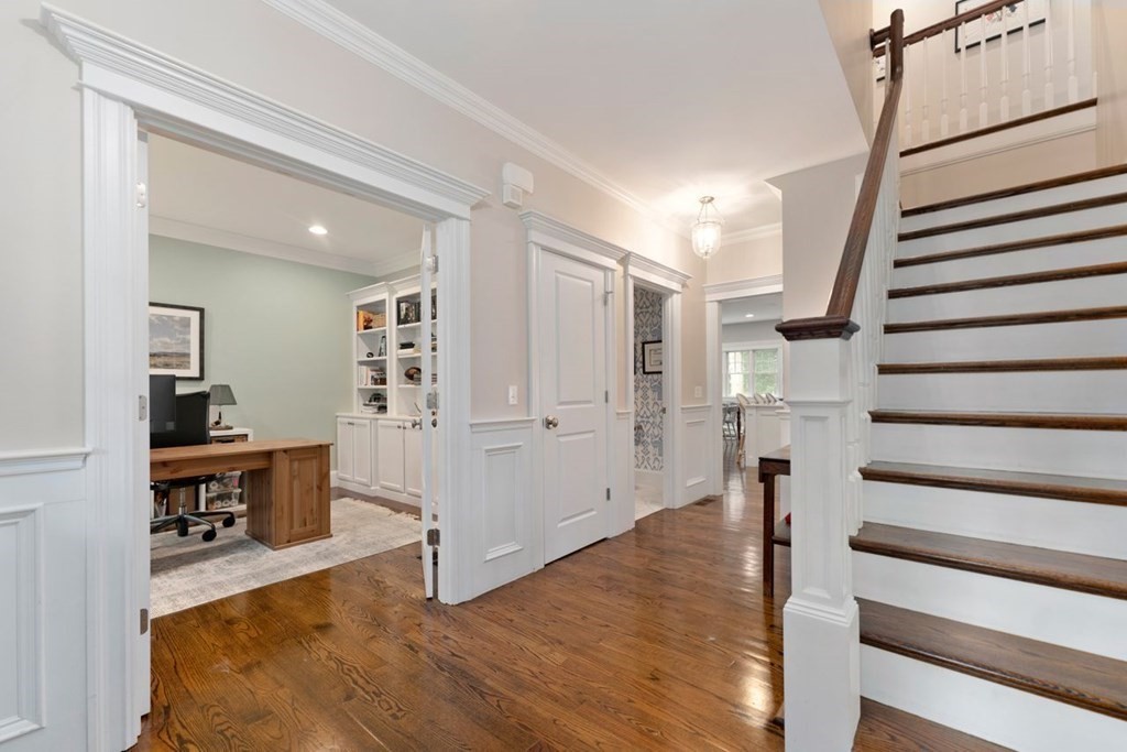 24 Mayo Road Wellesley, MA 02482 - Photo 2 of 34