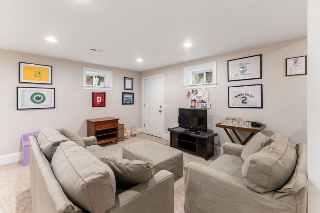 24 Mayo Road Wellesley, MA 02482 - Photo 26 of 34