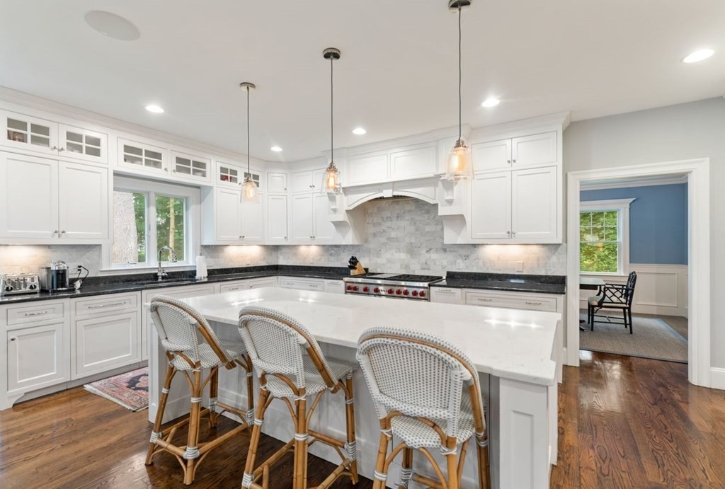 24 Mayo Road Wellesley, MA 02482 - Photo 3 of 34