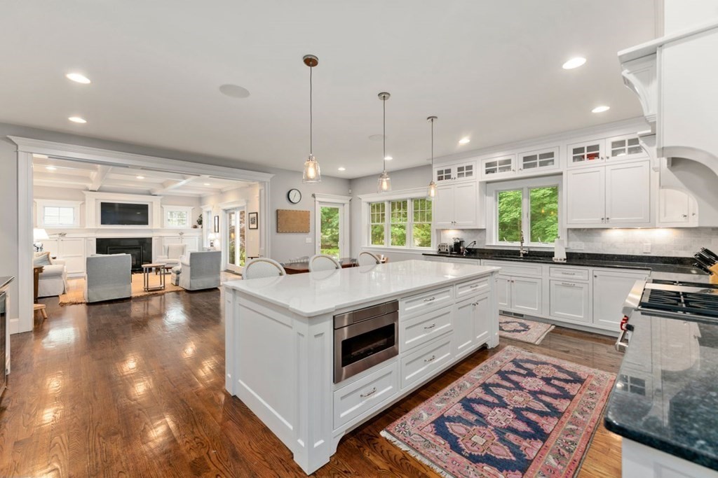 24 Mayo Road Wellesley, MA 02482 - Photo 5 of 34