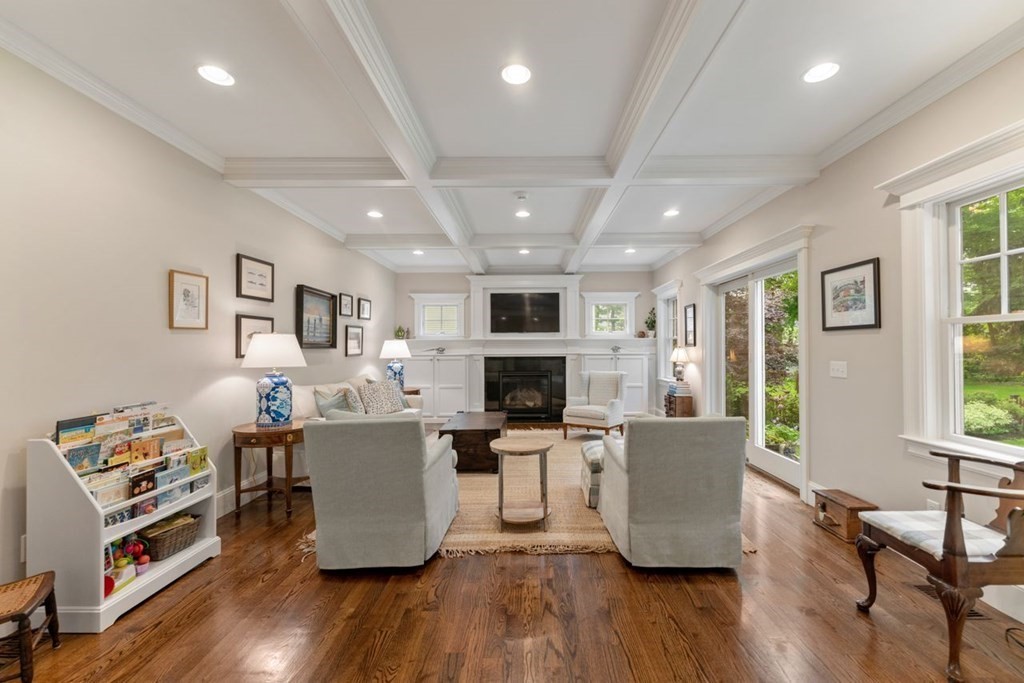 24 Mayo Road Wellesley, MA 02482 - Photo 7 of 34