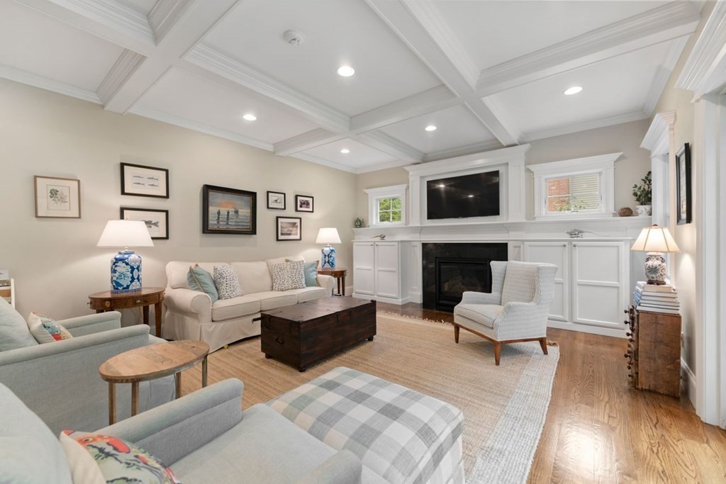 24 Mayo Road Wellesley, MA 02482 - Photo 8 of 34