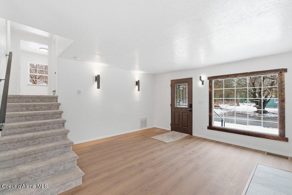 218 Madison Street Osburn, ID 83849 - Photo 10 of 27 009-218MadisonStreet-Osburn-ID-83849-SMA