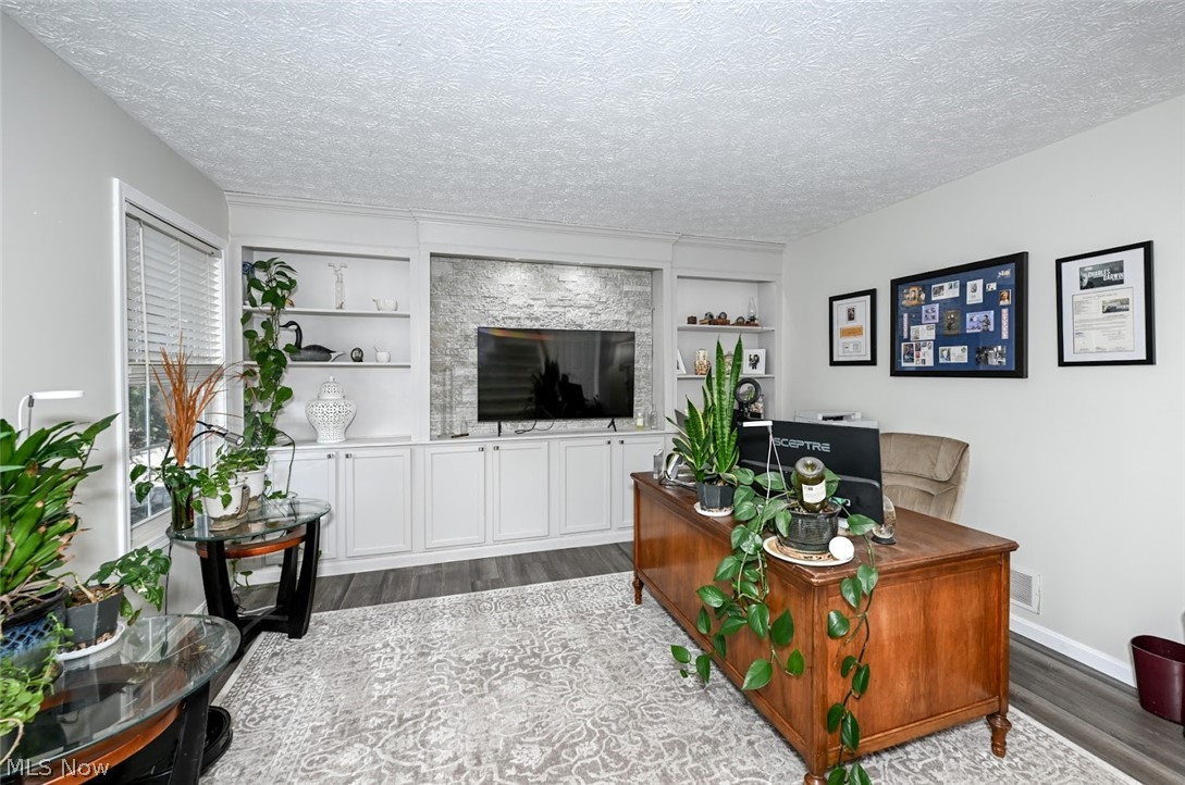 865 Holborn Road Streetsboro, OH 44241 - Photo 4 of 32