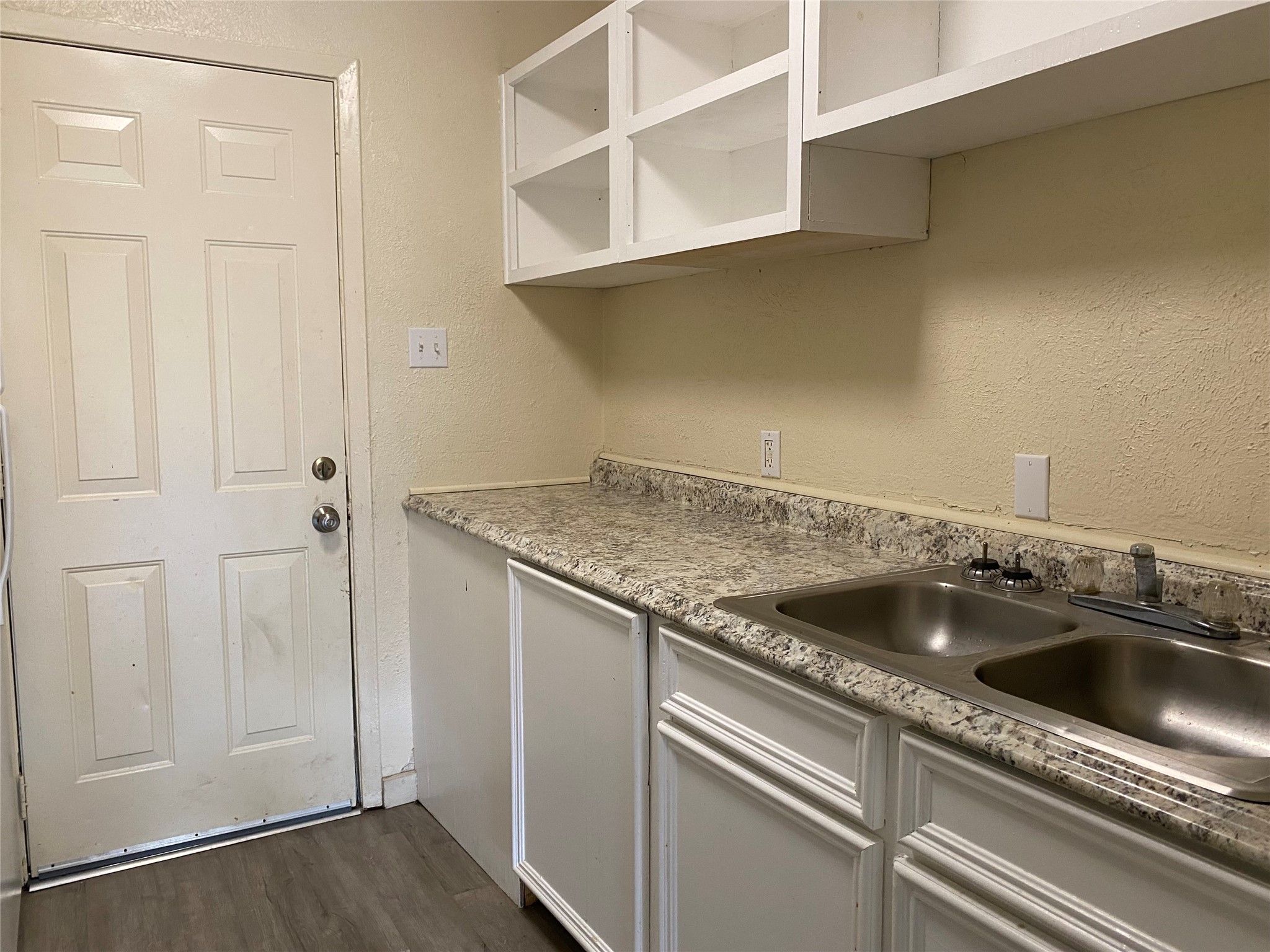 208 Kelly Drive, Unit 7 Trinity, TX 75862 - Photo 10 of 14 Kitchen with open cabinets above the sink.