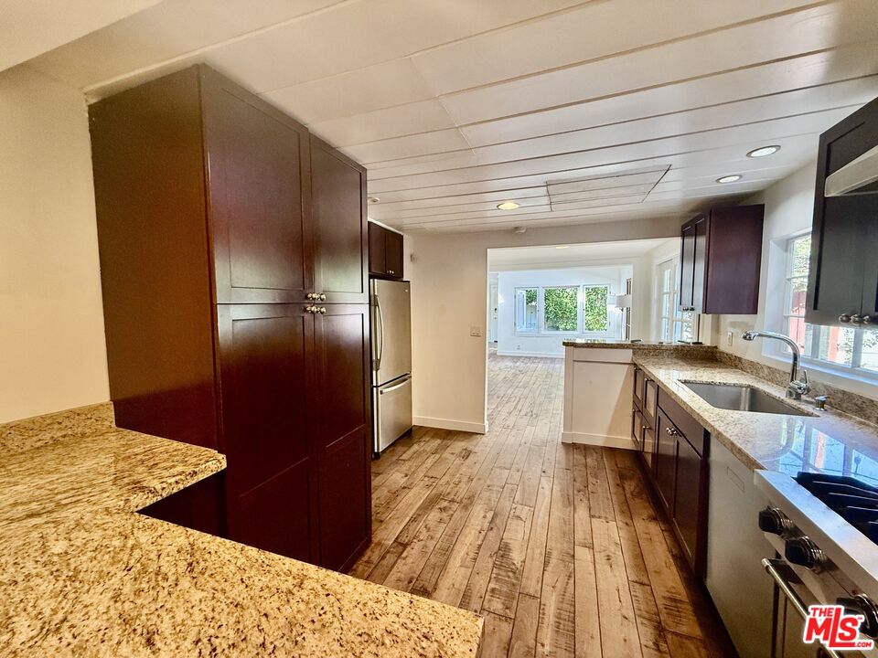 3419 Strongs Drive Marina del Rey, CA 90292 - Photo 10 of 26
