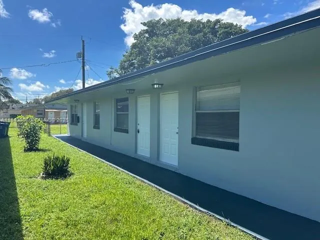 $1,100 | 851 Southwest 9th Street, Unit 2, Hallandale Beach, FL 33009