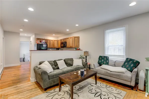 $2,200 | 23 Stockholm Street, Unit 1, Newport, RI 02840