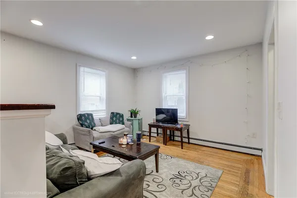 $2,200 | 23 Stockholm Street, Unit 1, Newport, RI 02840
