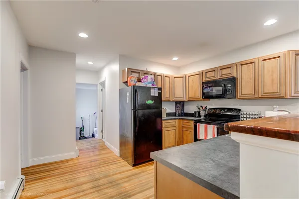$2,200 | 23 Stockholm Street, Unit 1, Newport, RI 02840