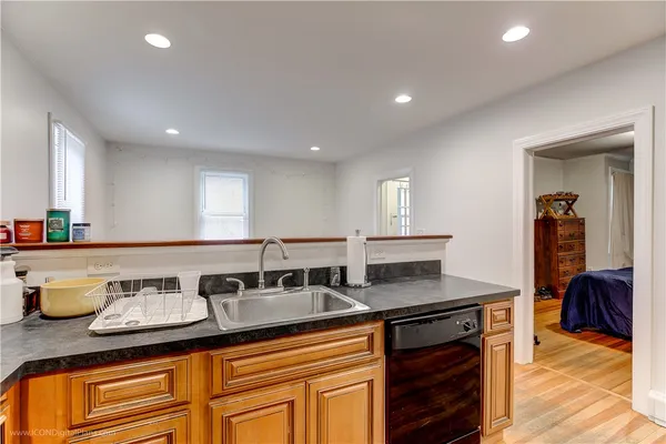 $2,200 | 23 Stockholm Street, Unit 1, Newport, RI 02840