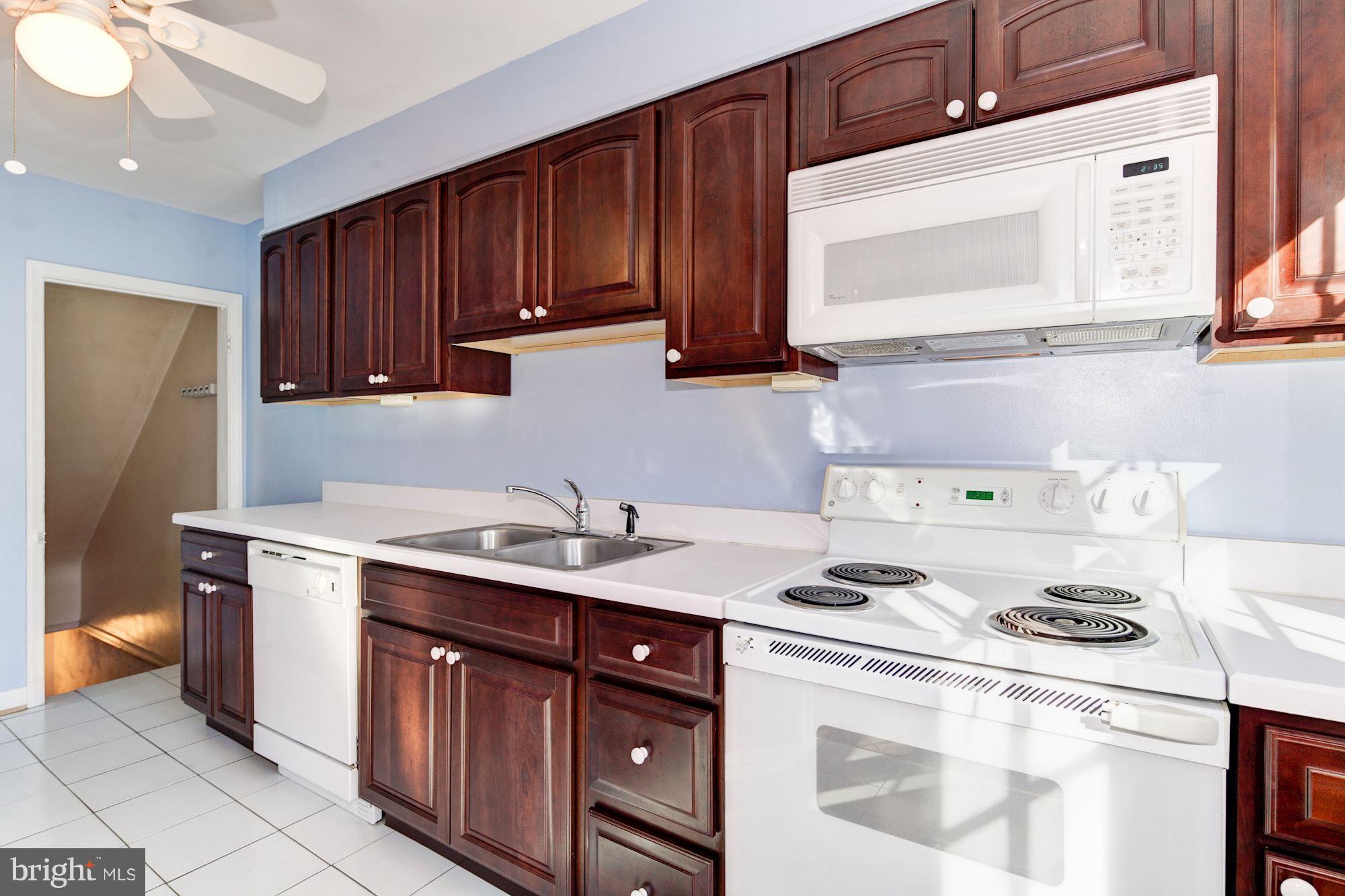 6639 Frederick Road Baltimore, MD 21228 - Photo 11 of 28 Kitchen