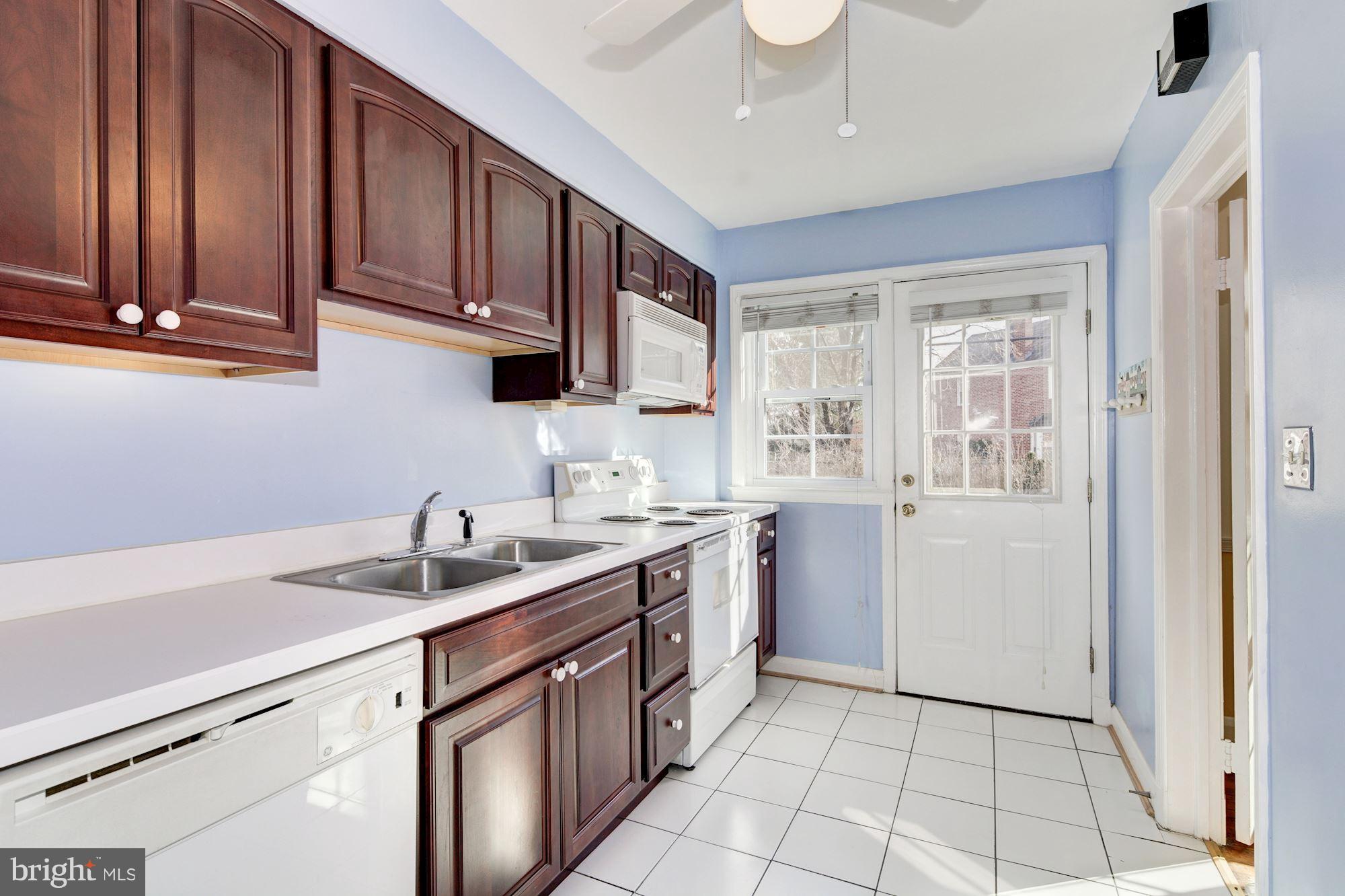 6639 Frederick Road Baltimore, MD 21228 - Photo 12 of 28 Kitchen