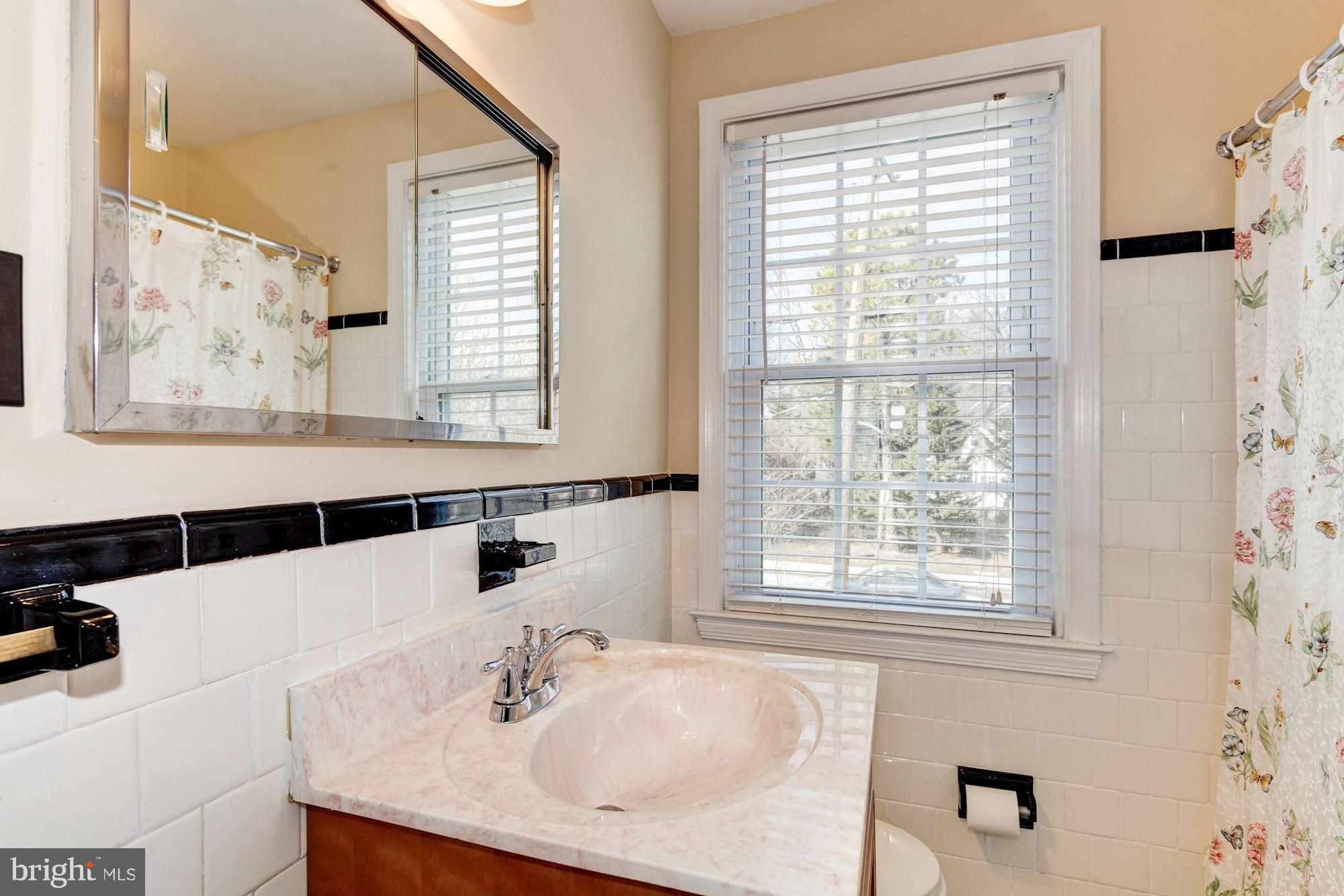 6639 Frederick Road Baltimore, MD 21228 - Photo 22 of 28 Bath