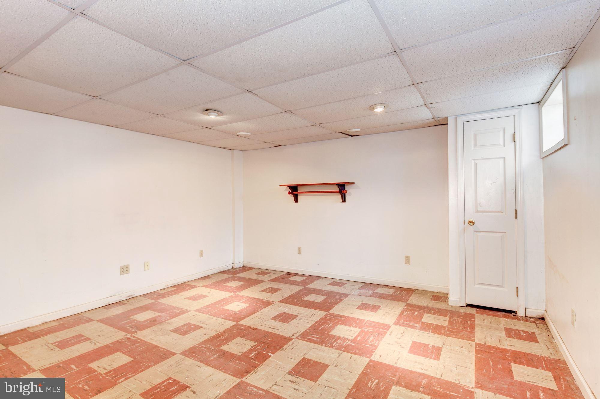 6639 Frederick Road Baltimore, MD 21228 - Photo 23 of 28 Family Room