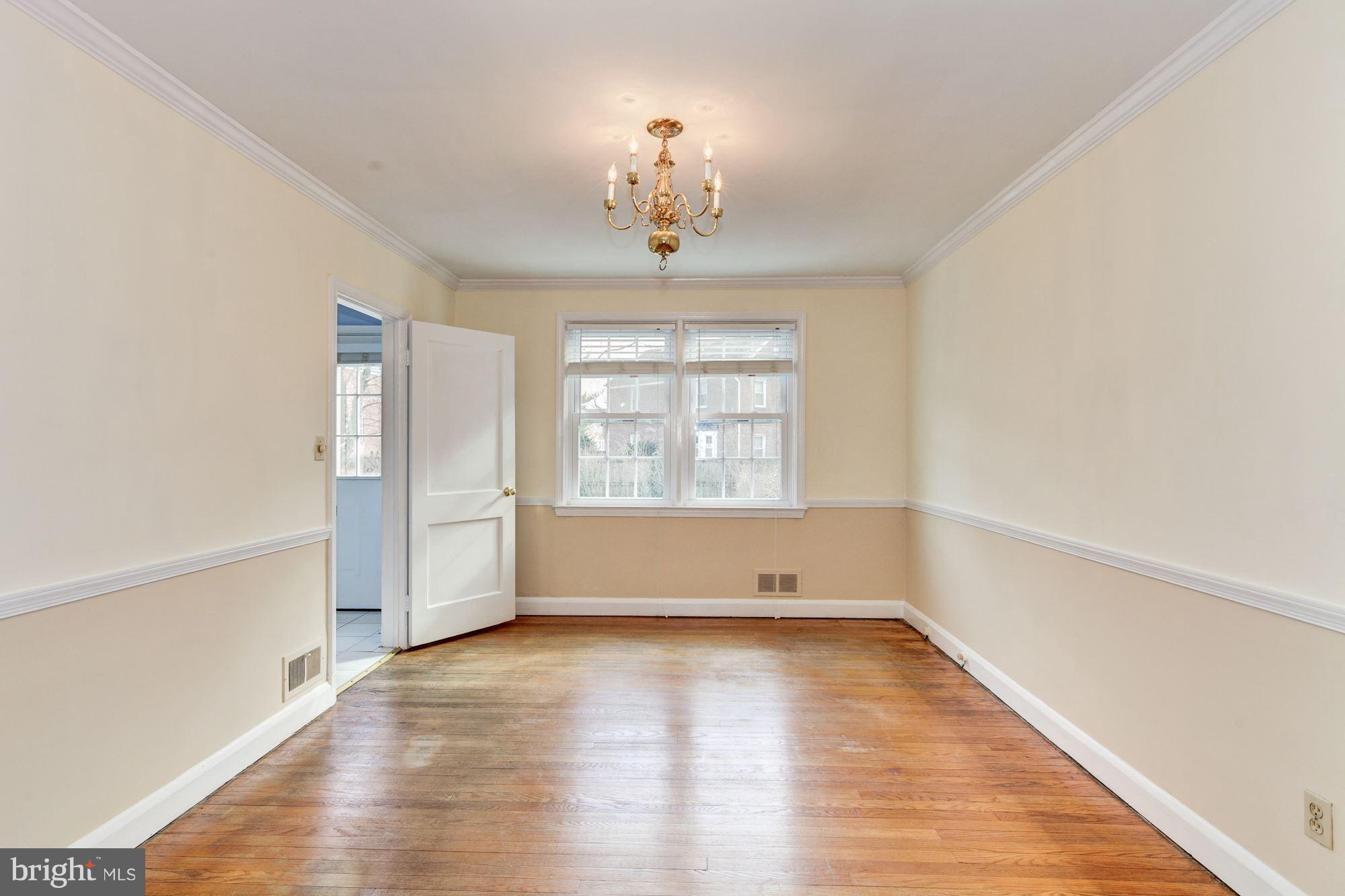 6639 Frederick Road Baltimore, MD 21228 - Photo 6 of 28 Dining Room