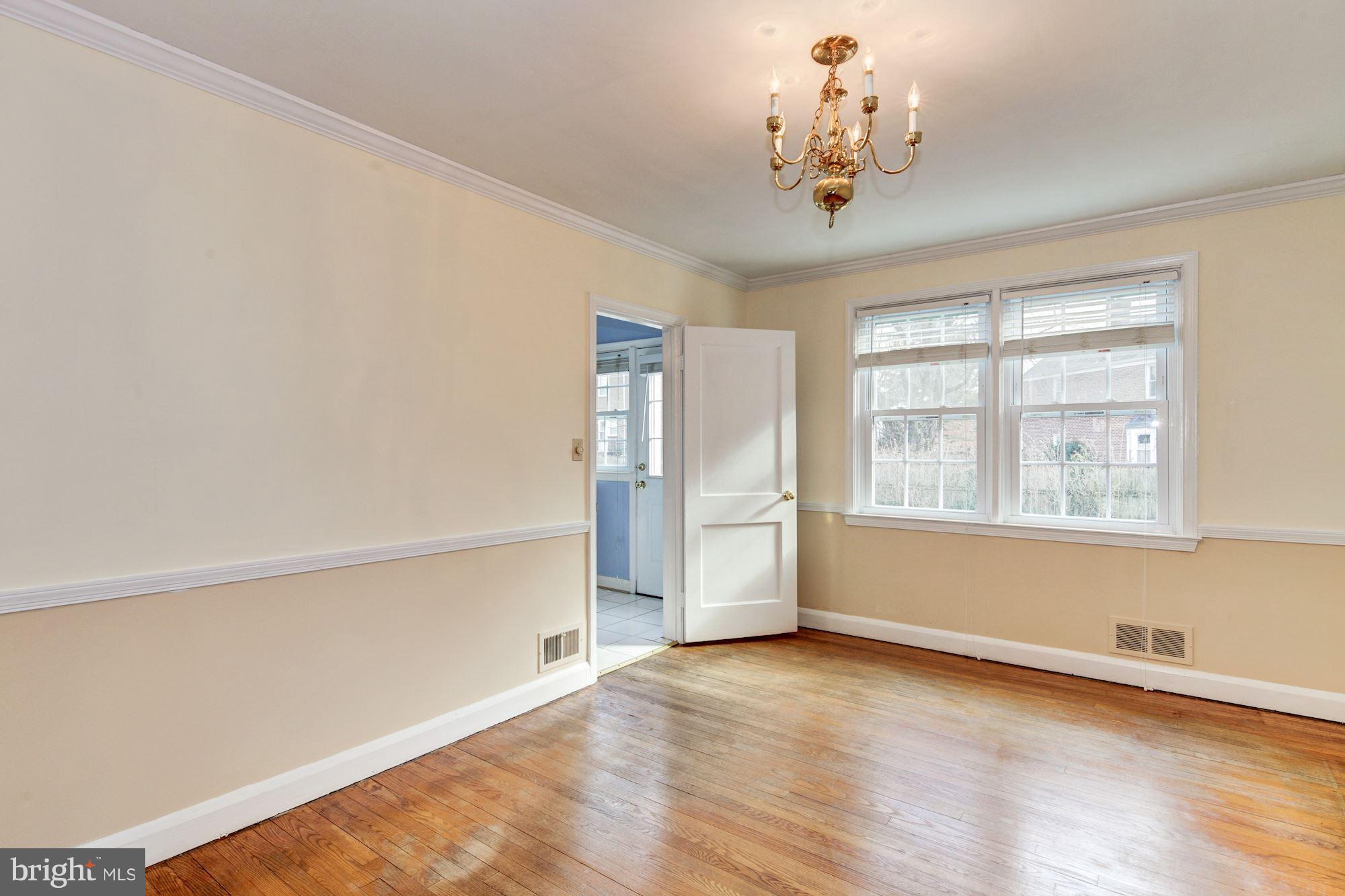 6639 Frederick Road Baltimore, MD 21228 - Photo 7 of 28 Dining Room